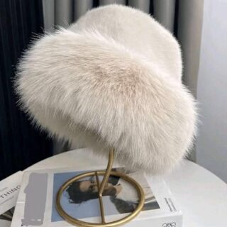 Chapeau Hiver Luxe en Fourrure Blanche